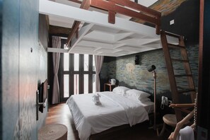 Dolphin Family Room 