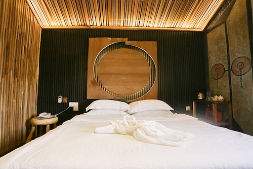 The Happy 8 Retreat @ Old Town