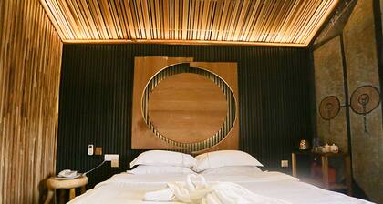 The Happy 8 Retreat @ Old Town