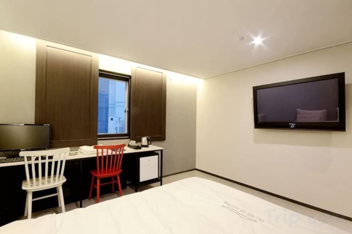 Literie de qualité, couette en duvet, minibar, rideaux d’obscurcissement