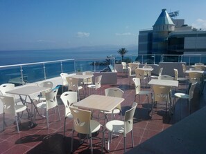 Se sirven desayunos, comidas, cenas y cocina internacional 