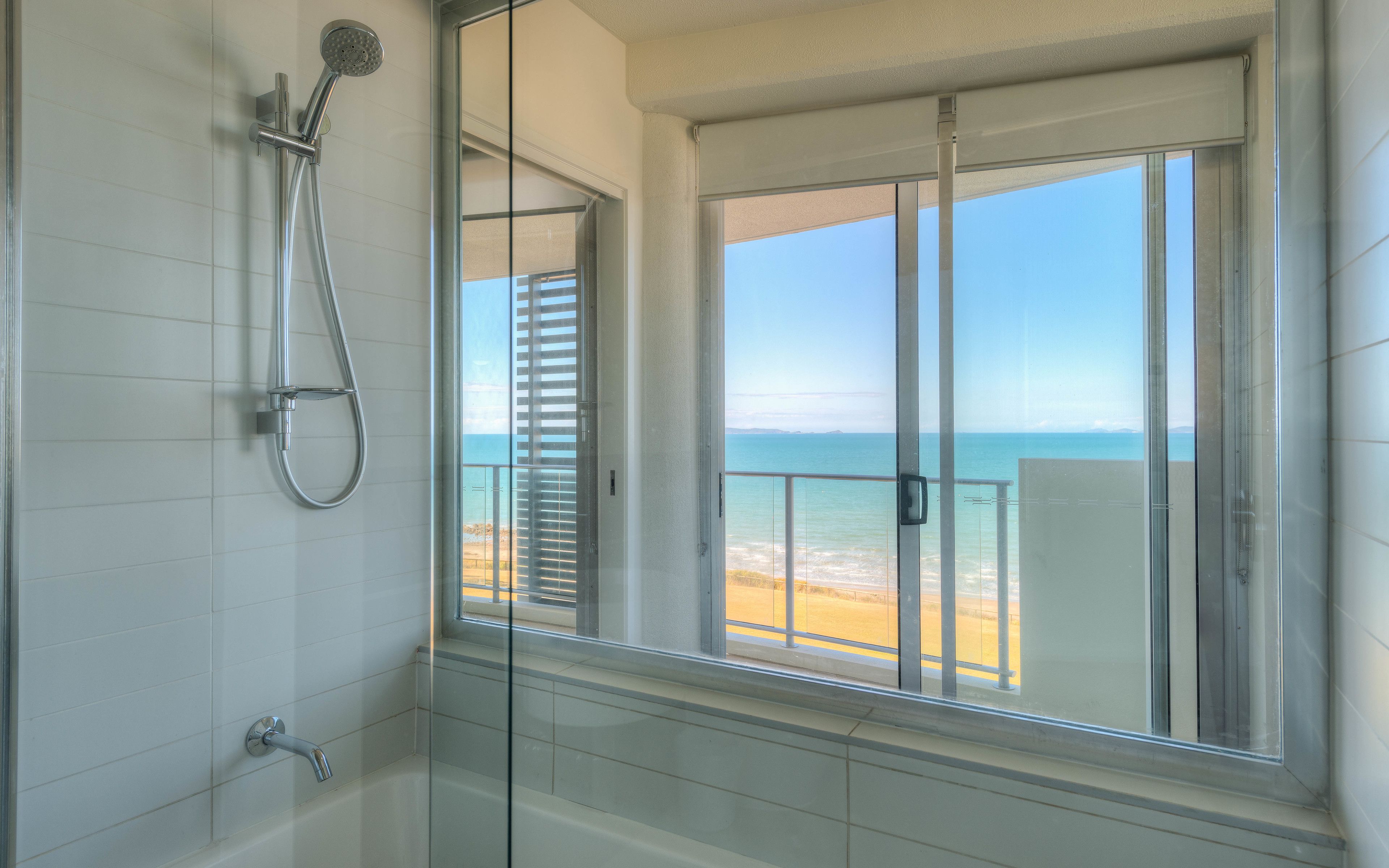 3 bedroom apartment water views | bathroom shower