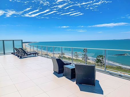 3 Bedroom Penthouse Apartment | Premium bedding, pillowtop beds, individually decorated