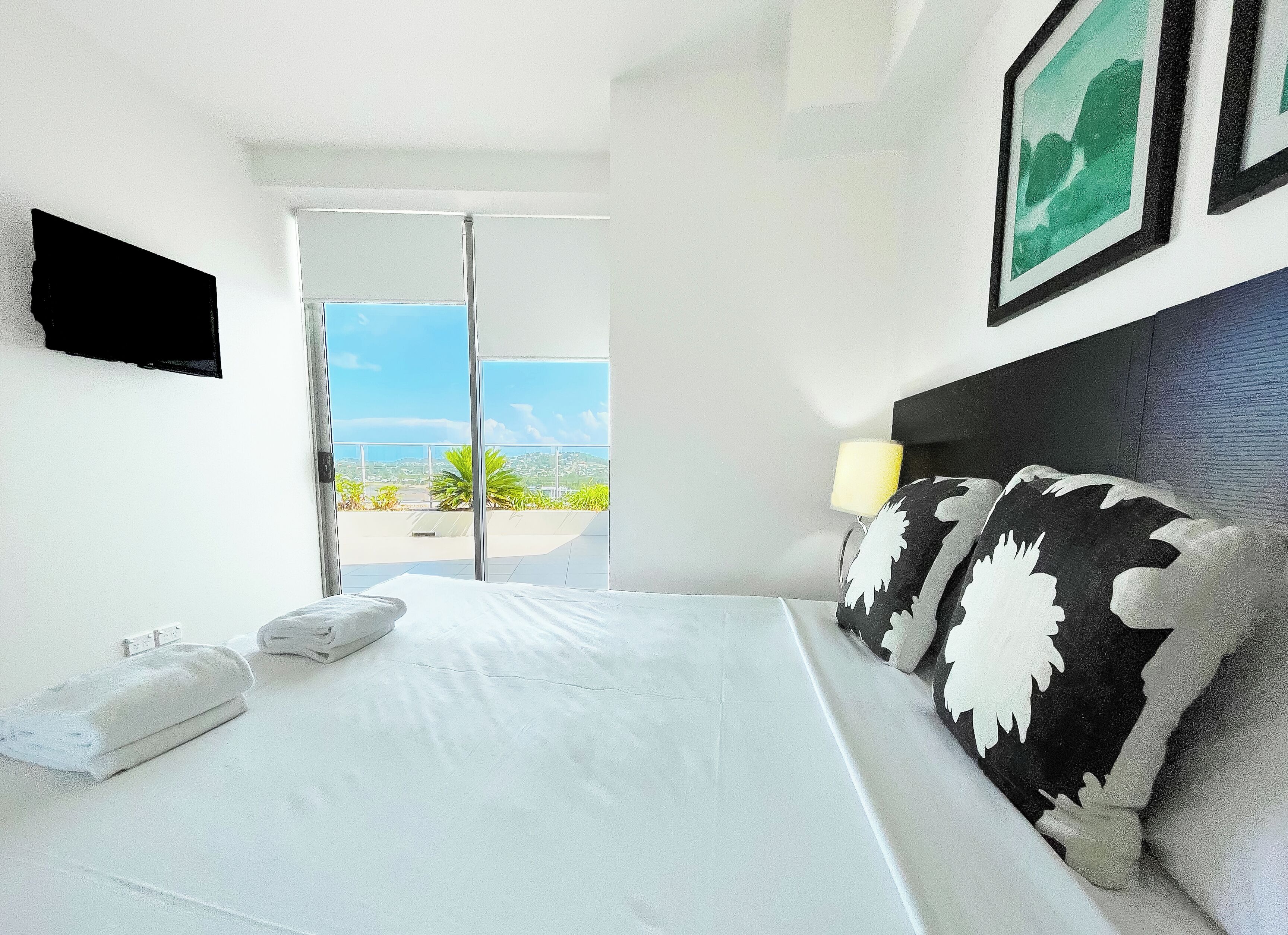 3 bedroom penthouse apartment | premium bedding, pillow-top beds, individually decorated