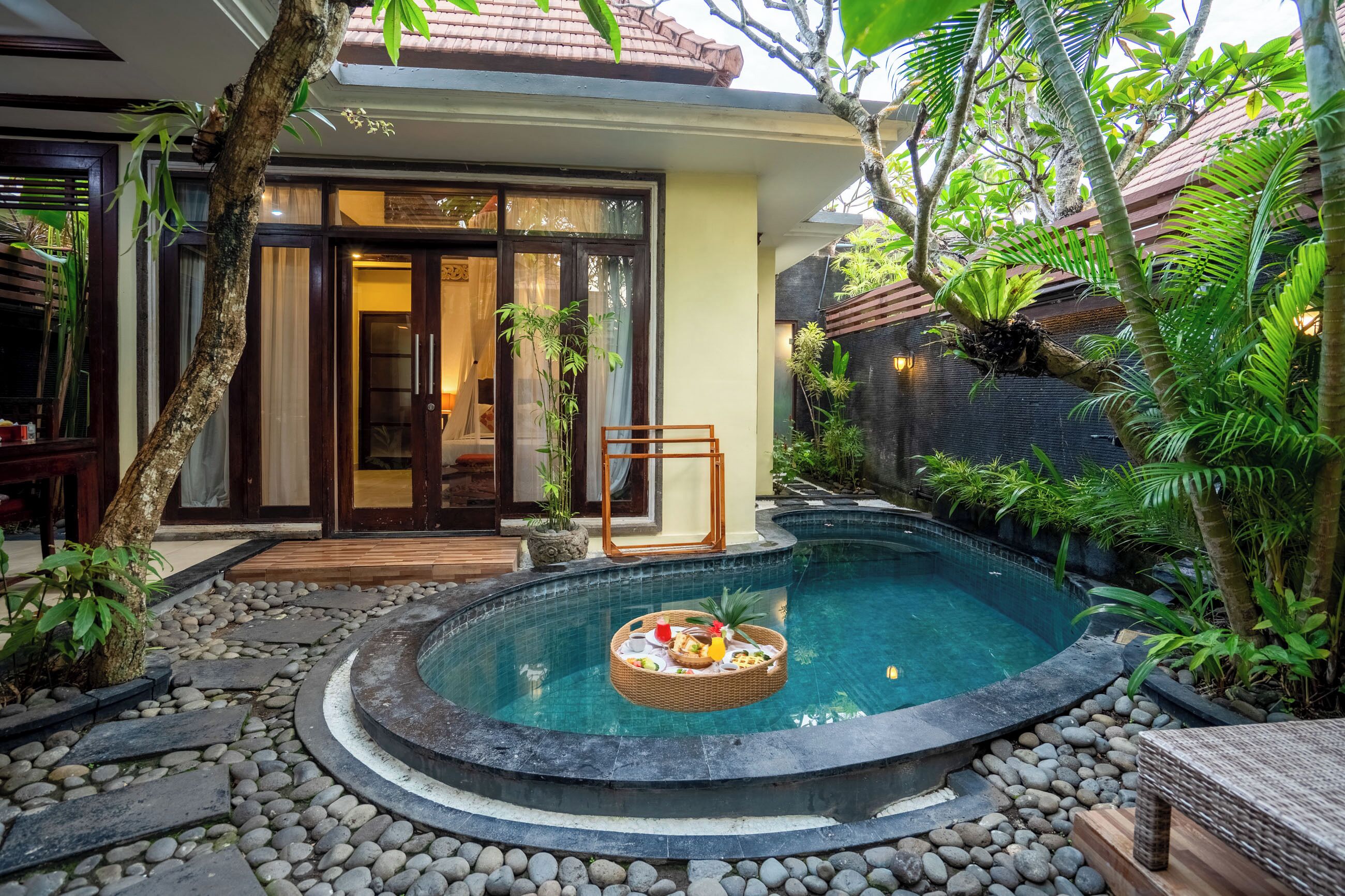 1 chambre, minibar, coffres-forts dans les chambres, bureau