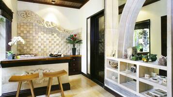 Lichaamsbehandelingen, aromatherapie, hotstone-massages, body wraps