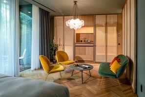 Suite (Suite Etoile - Gaestehaus) | Living area | TV - LA Maison Hotel (Saarlouis)