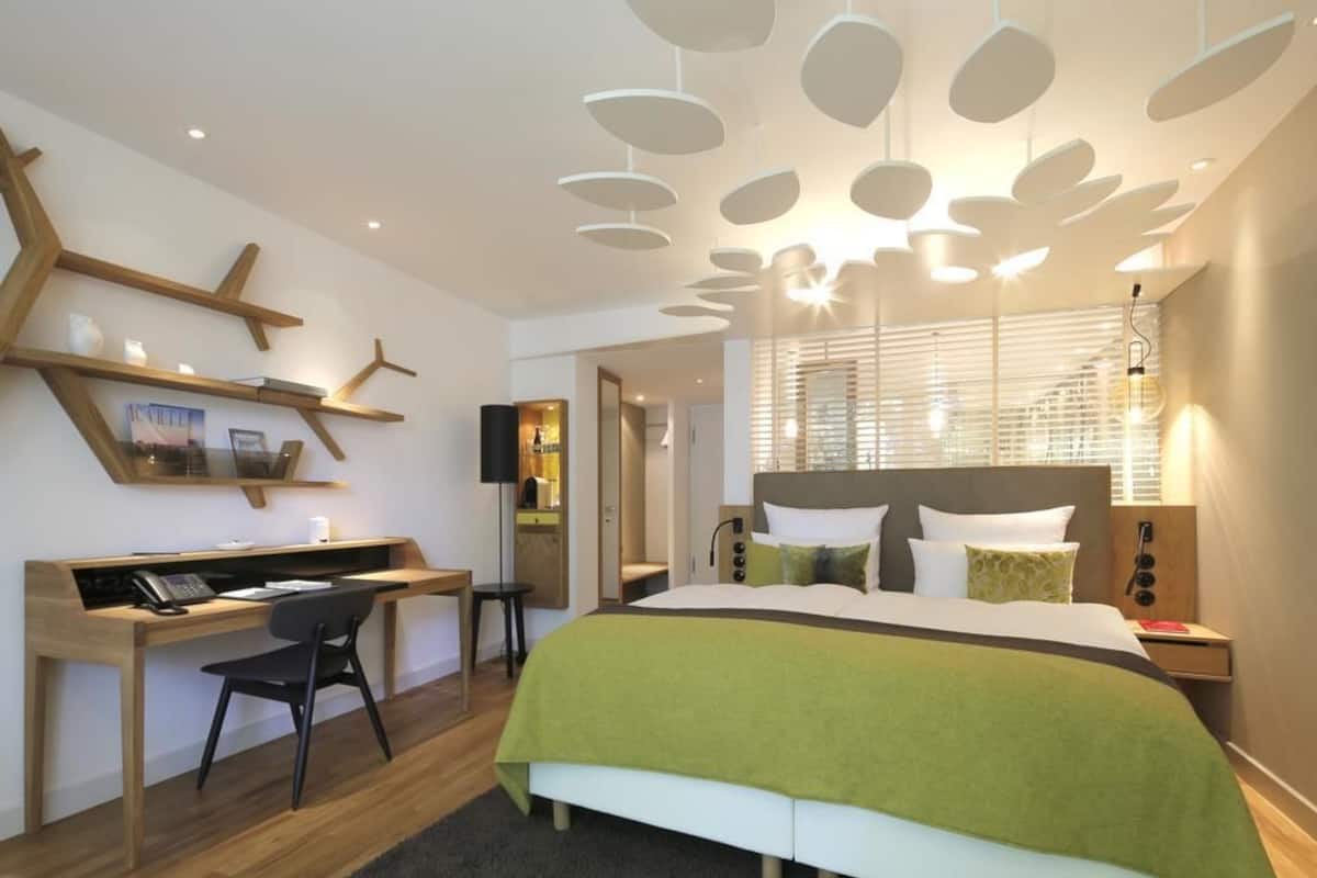 Double Room, Park View (Parkzimmer) | Minibar, in-room safe, desk, laptop workspace