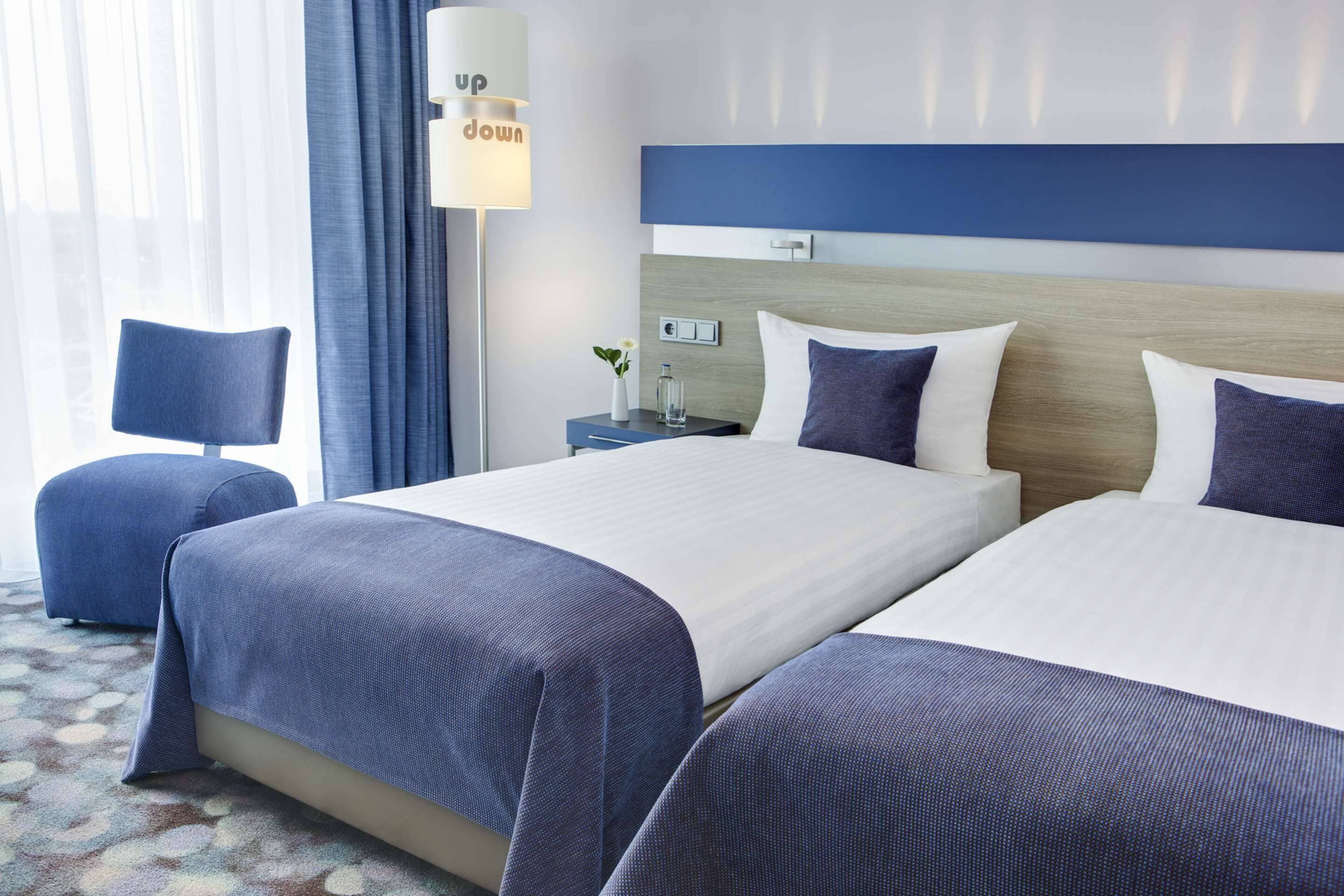 standard room | minibar, in-room safe, desk, soundproofing