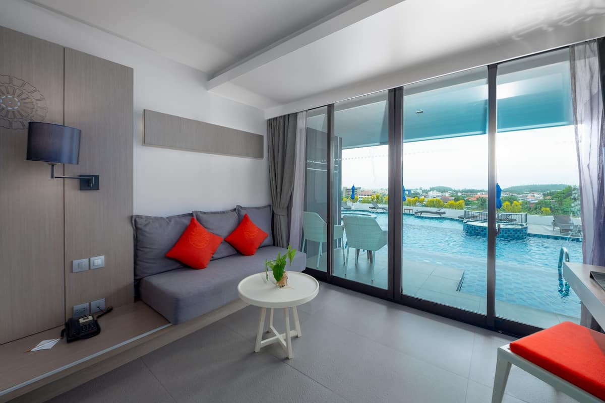 Deluxe Pool Access Room