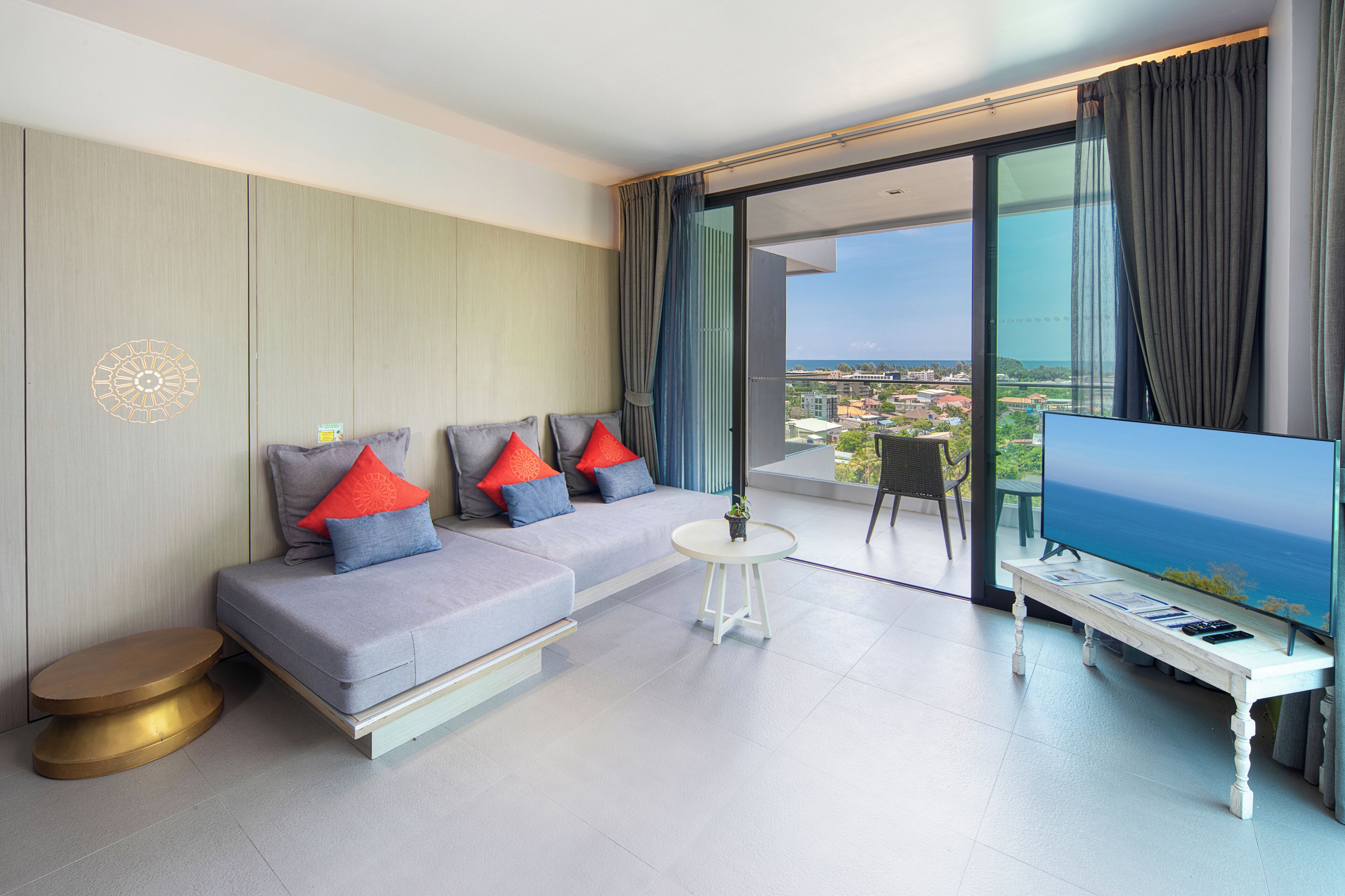 executive suite, sea view | living area | 38-inch lcd tv with cable channels, tv, pay films