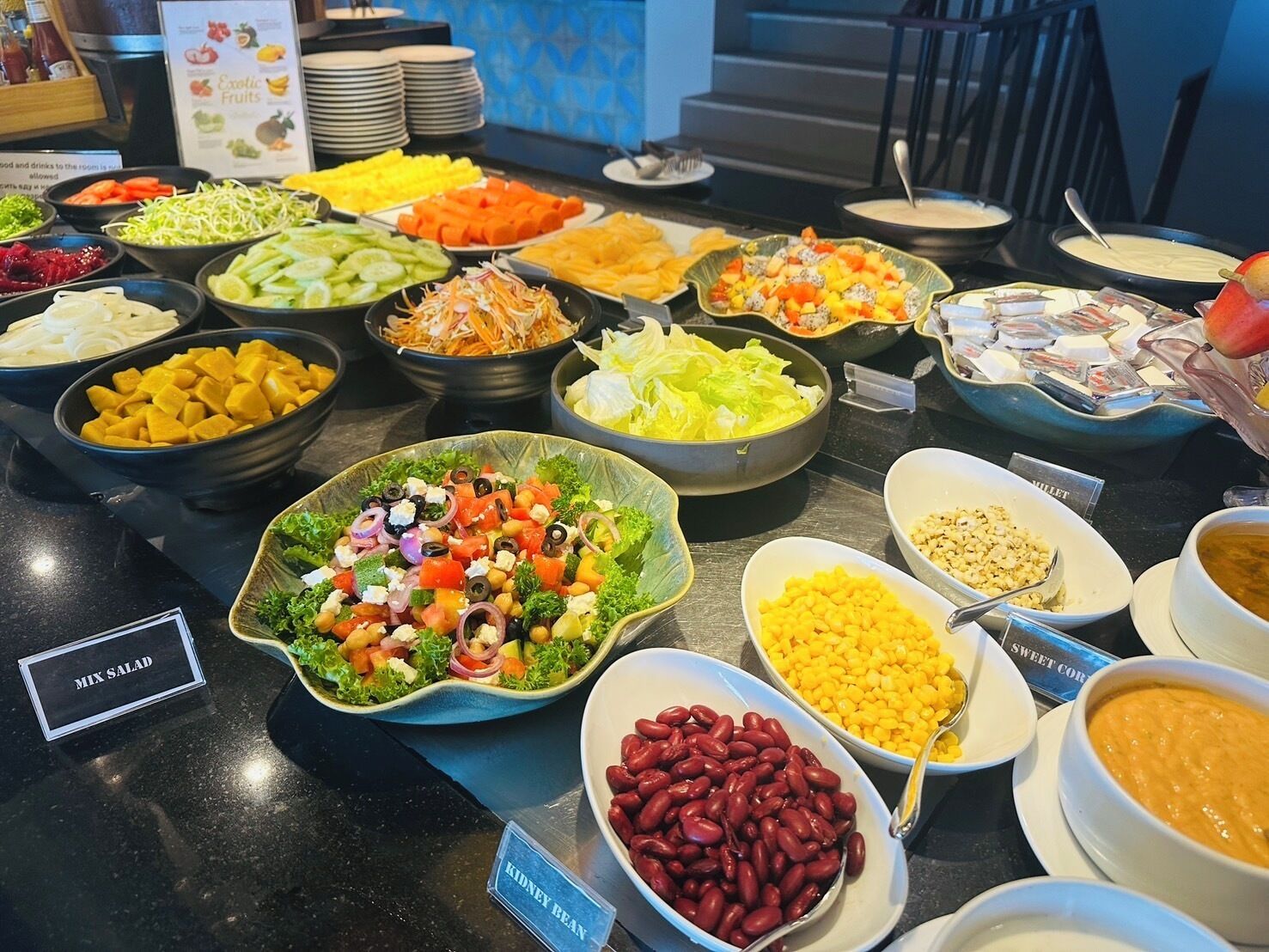 daily buffet breakfast (thb 300 per person)