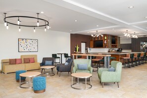Bar (on property) - Hilton Garden Inn Cincinnati/West Chester (West Chester)