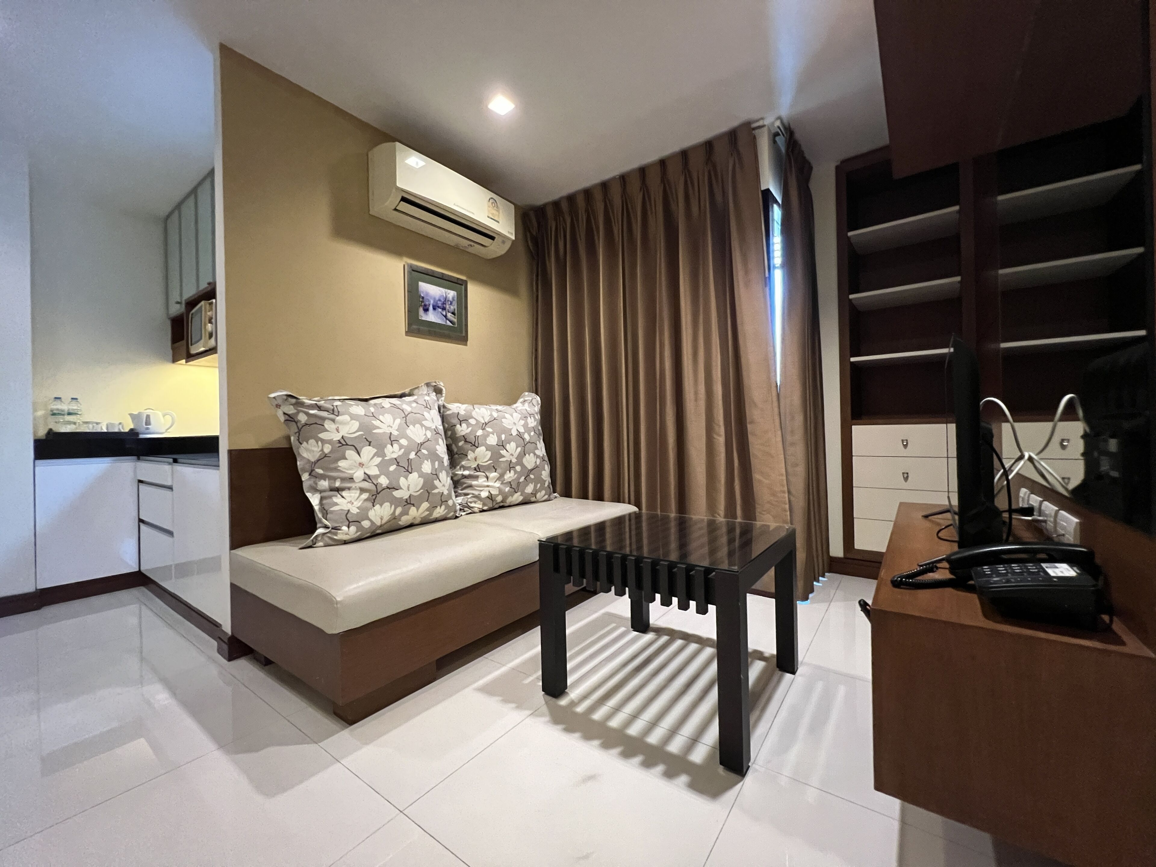 premier room, 1 bedroom | living area | 16-inch tv with satellite channels