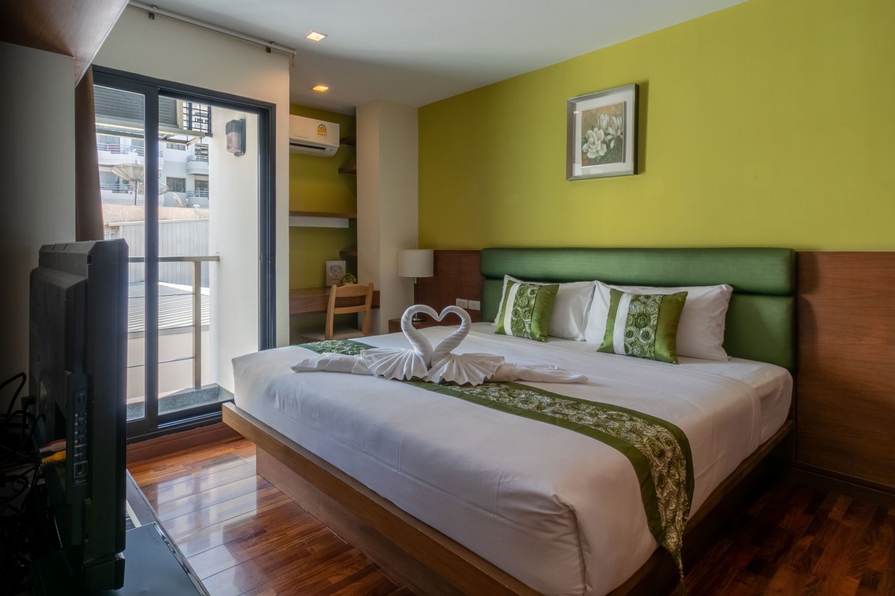 Desk, blackout drapes, free WiFi, bed sheets