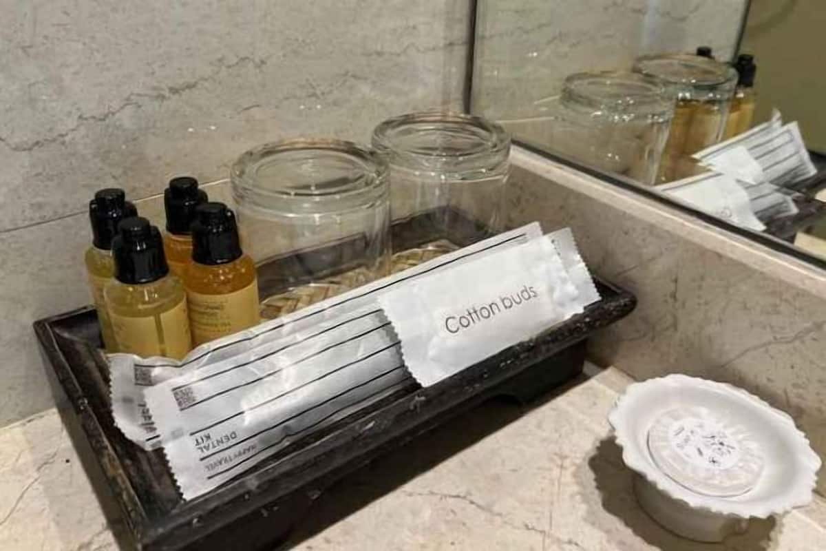 Servicios del cuarto de baño | Ducha, cabezal de ducha tipo lluvia, secador de pelo y toallas