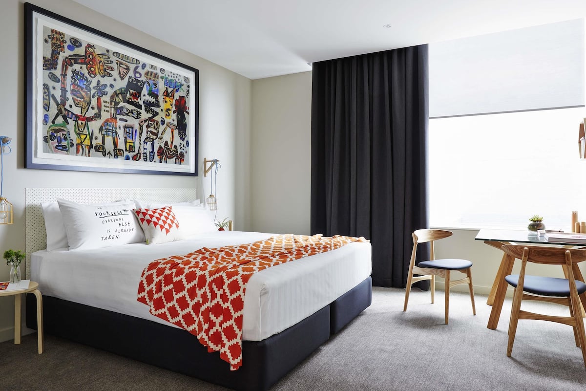 Ropa de cama de alta calidad y minibar