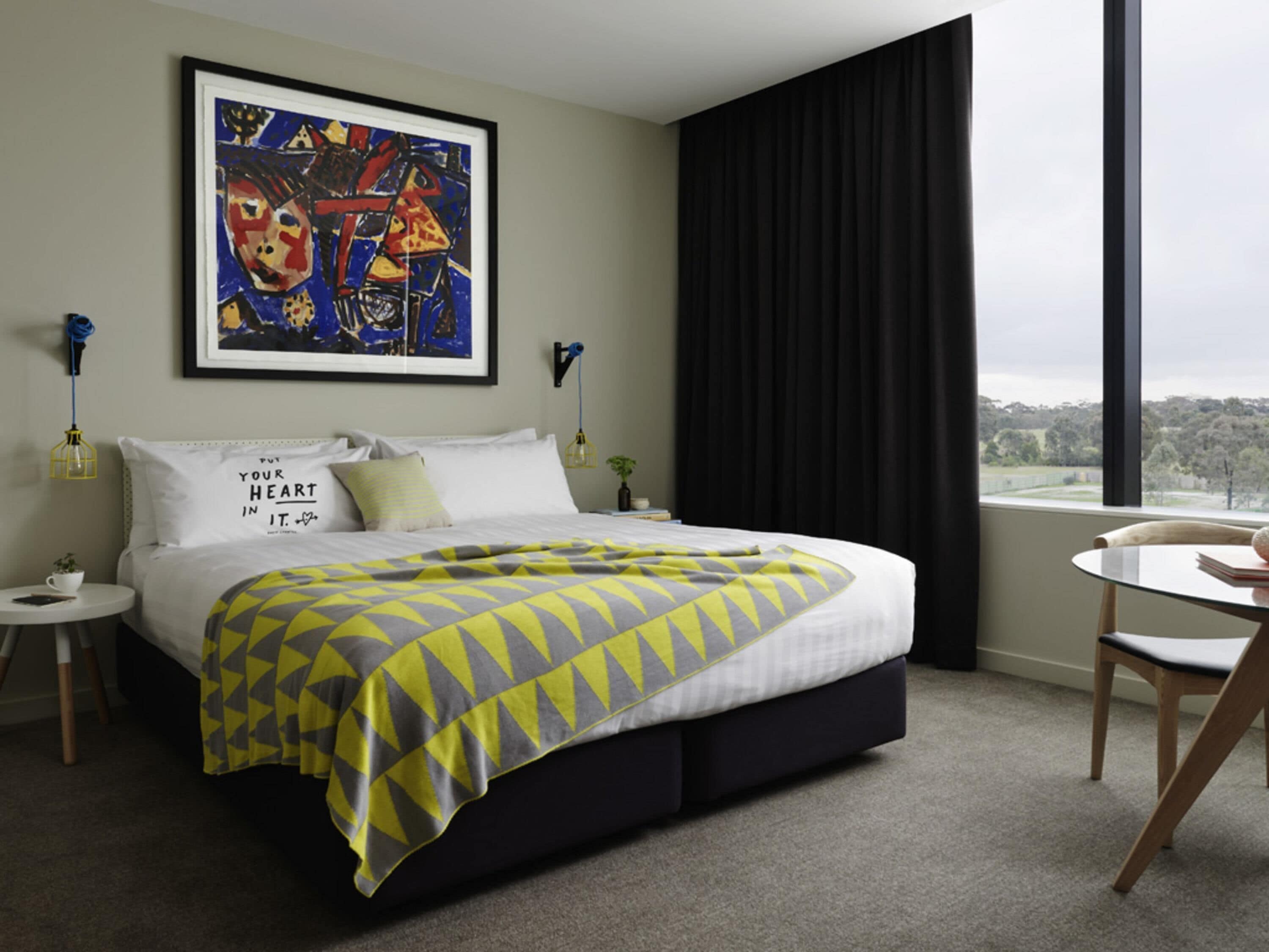 Room, 1 King Bed, Park View (Larwill)