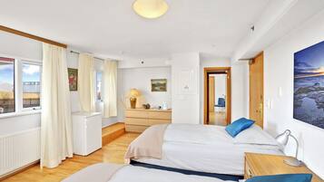 Suite Familiale | Coffres-forts dans les chambres, bureau