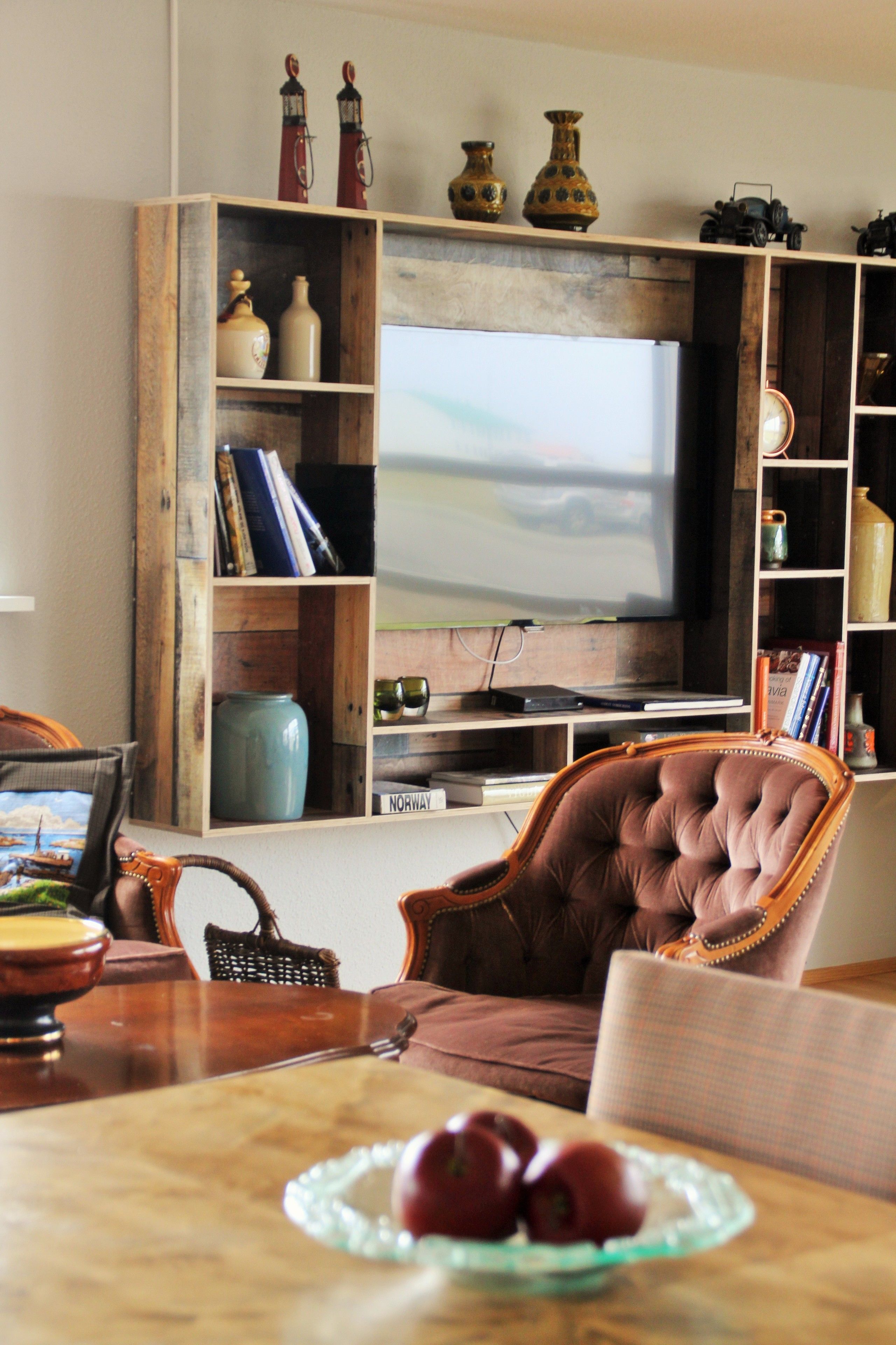 flat-screen tv, dvd player