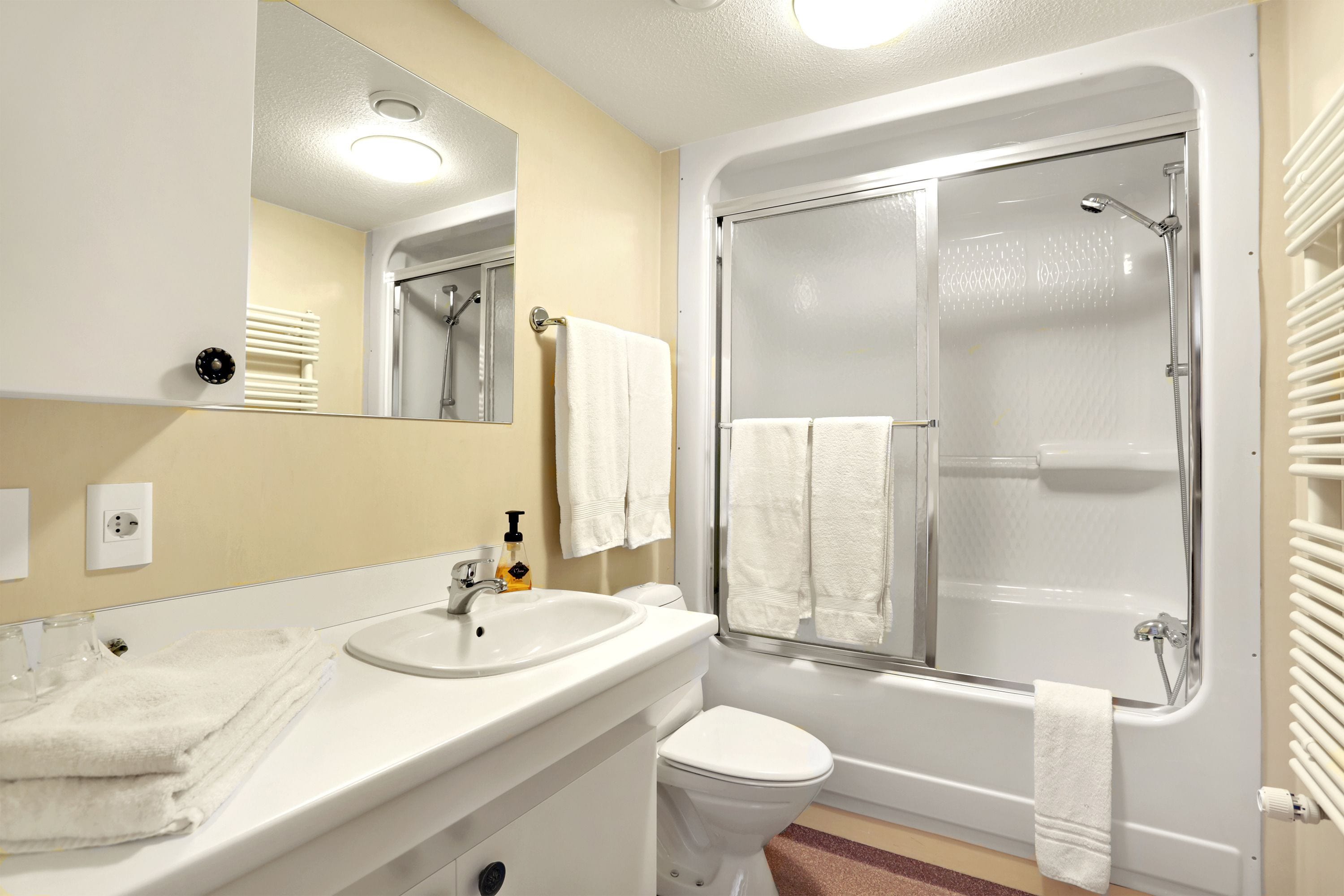 hypo-allergenic bedding, in-room safe, desk, blackout curtains