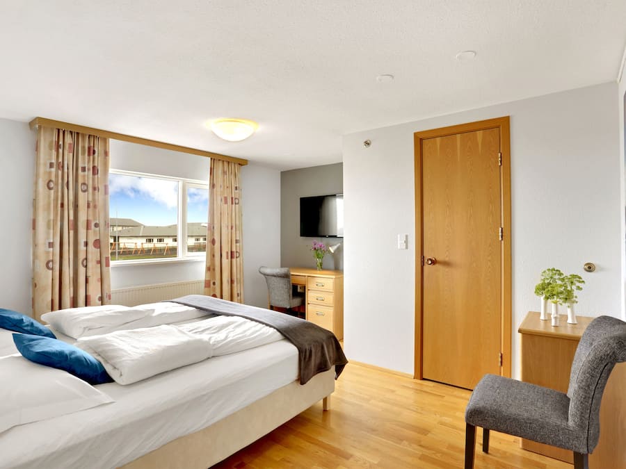 Deluxe Double or Twin Room | In-room safe, desk, laptop workspace, blackout drapes