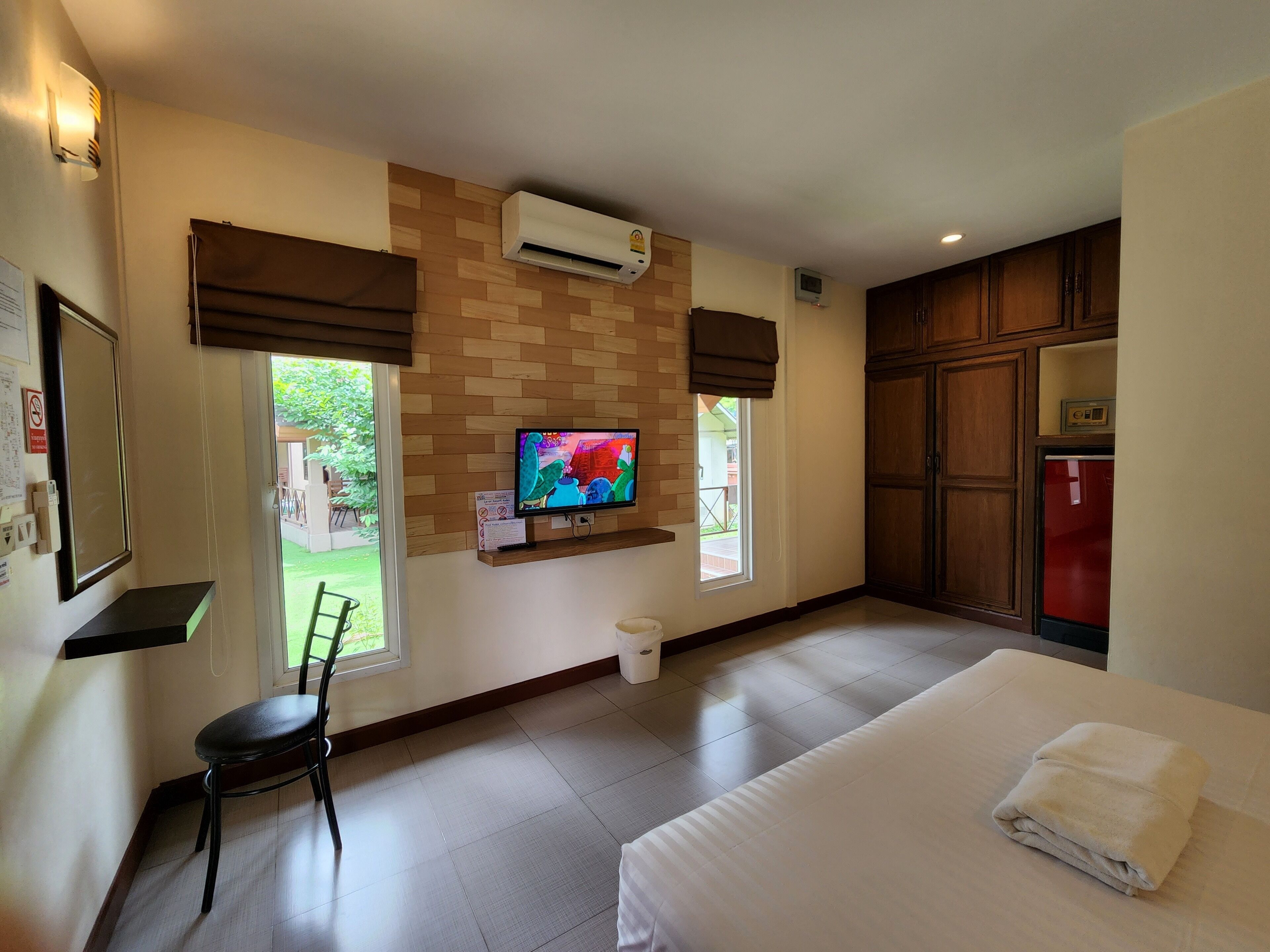 1 bedroom balcony double bed | free wifi, bed sheets