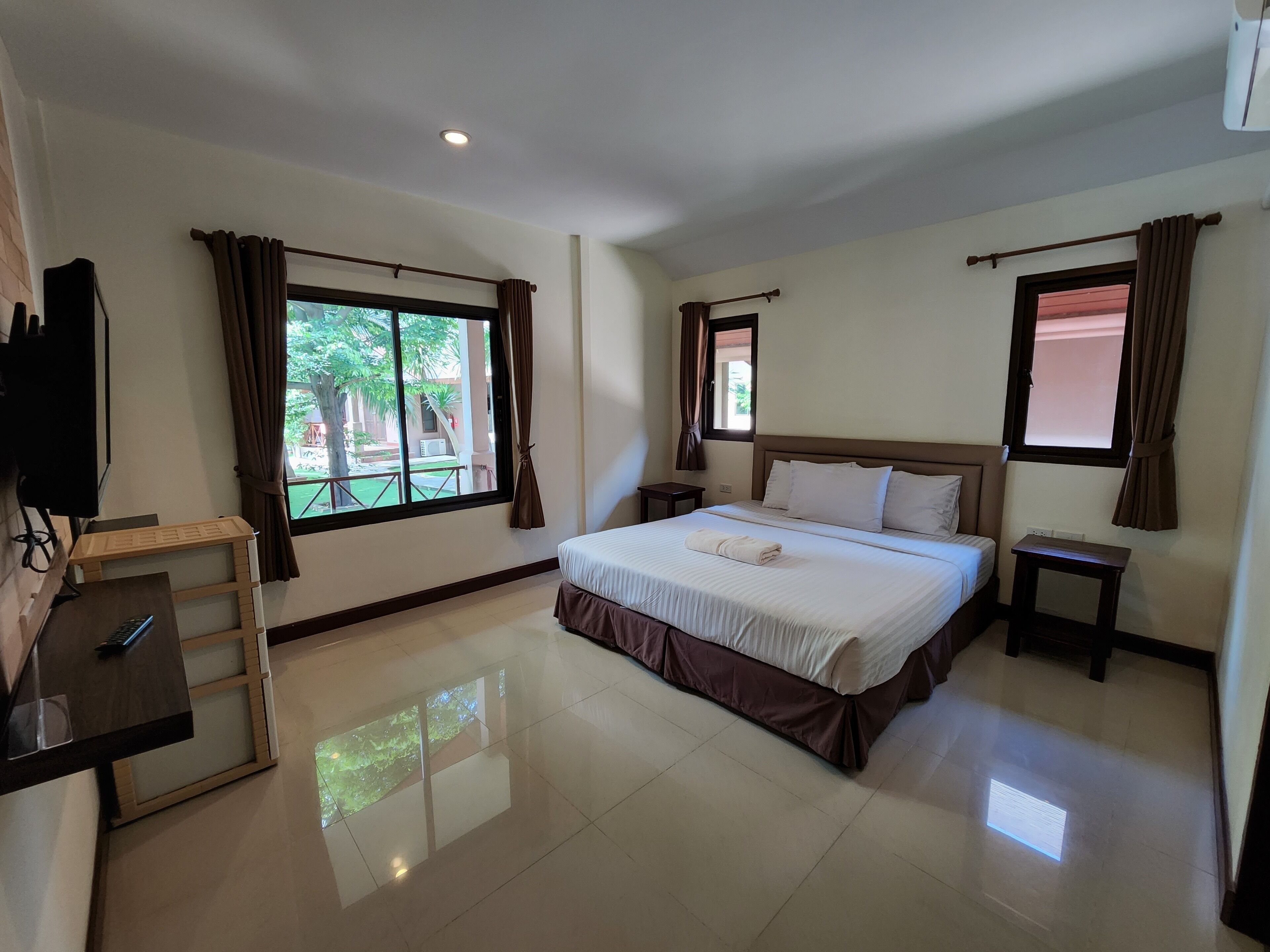 bungalow 2 bedrooms with living room (4 adults) | free wifi, bed sheets