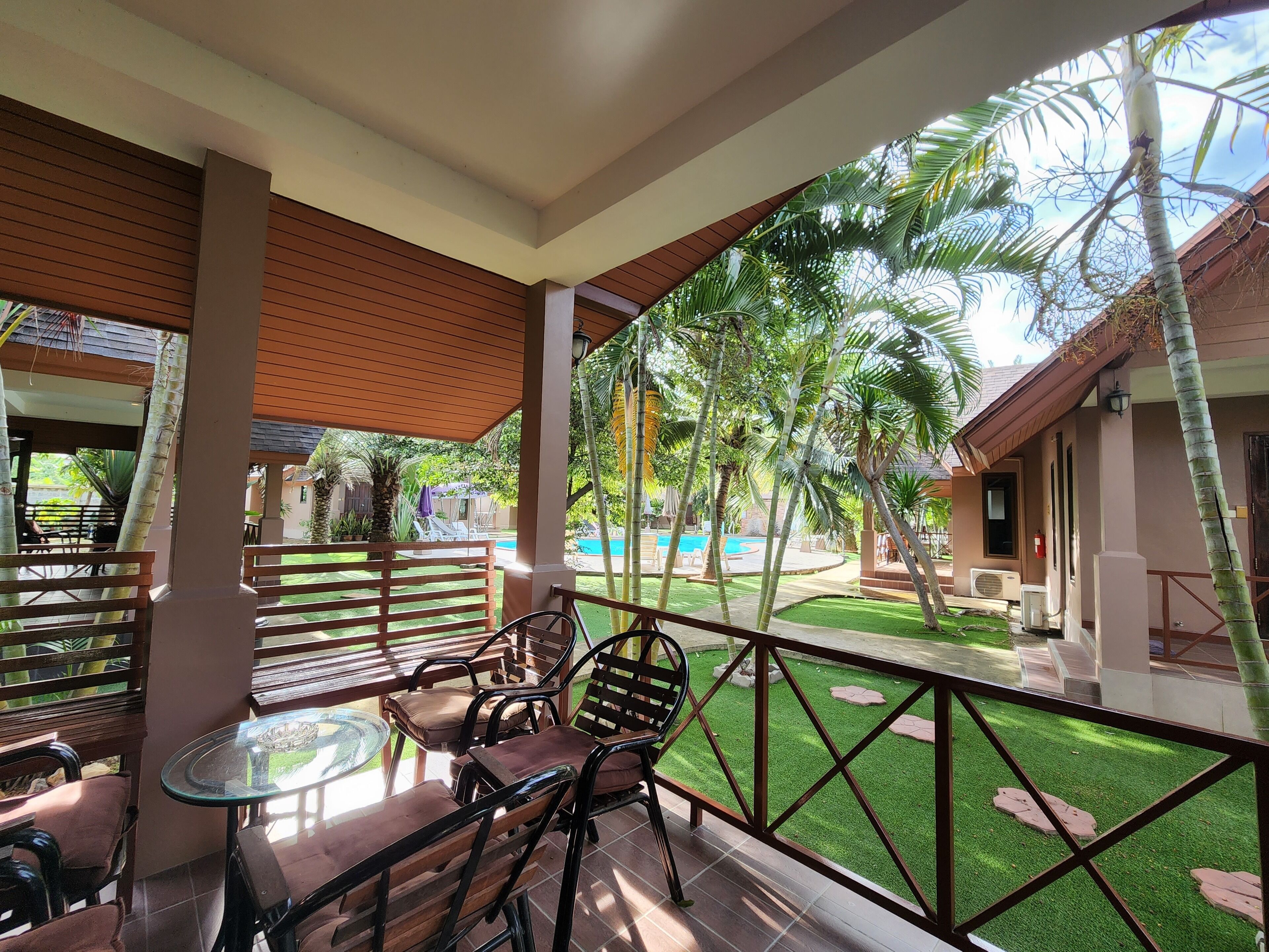 bungalow 2 bedrooms with living room (4 adults) | free wifi, bed sheets