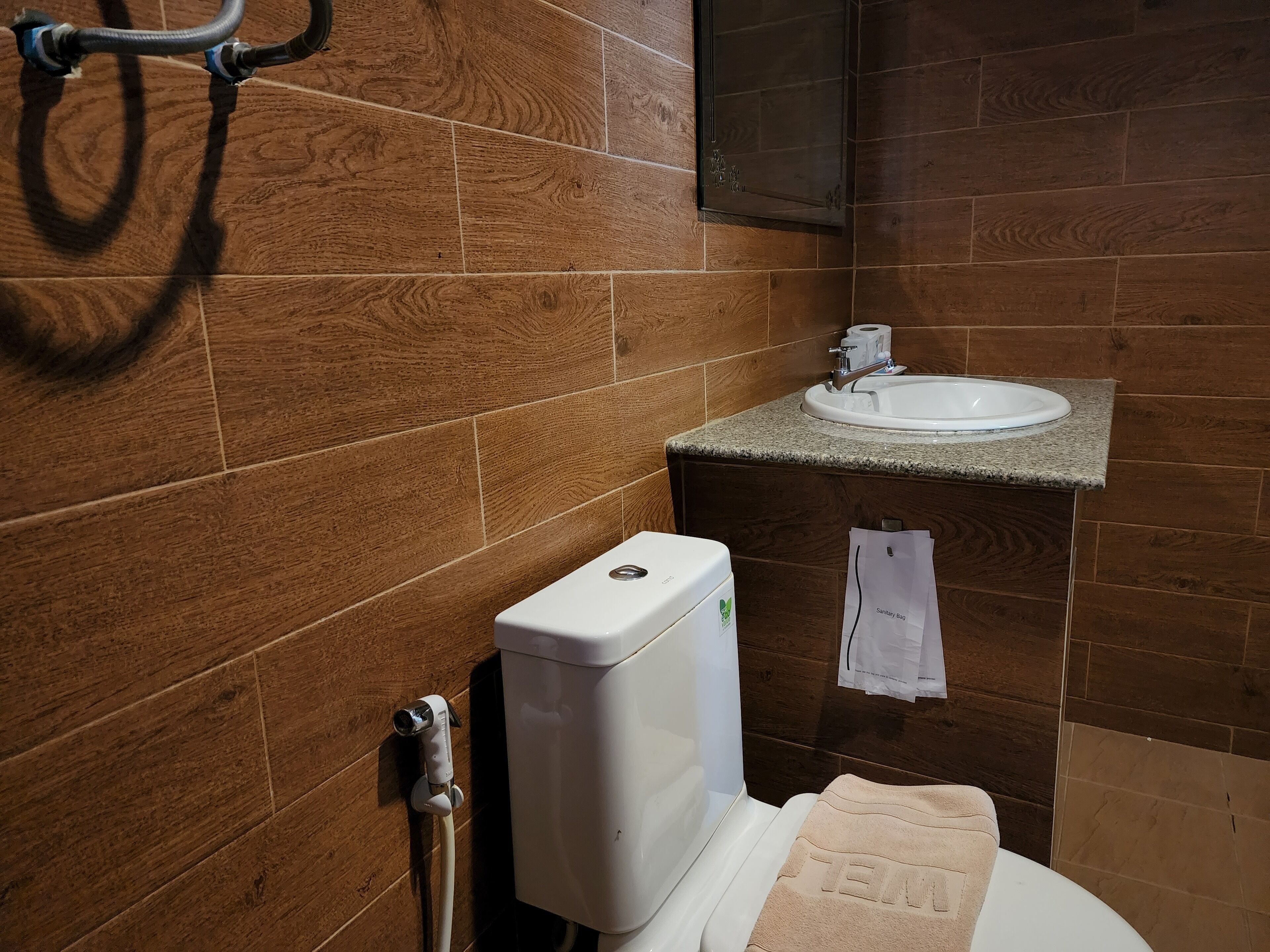 bungalow 2 bedrooms with living room (4 adults) | free wifi, bed sheets