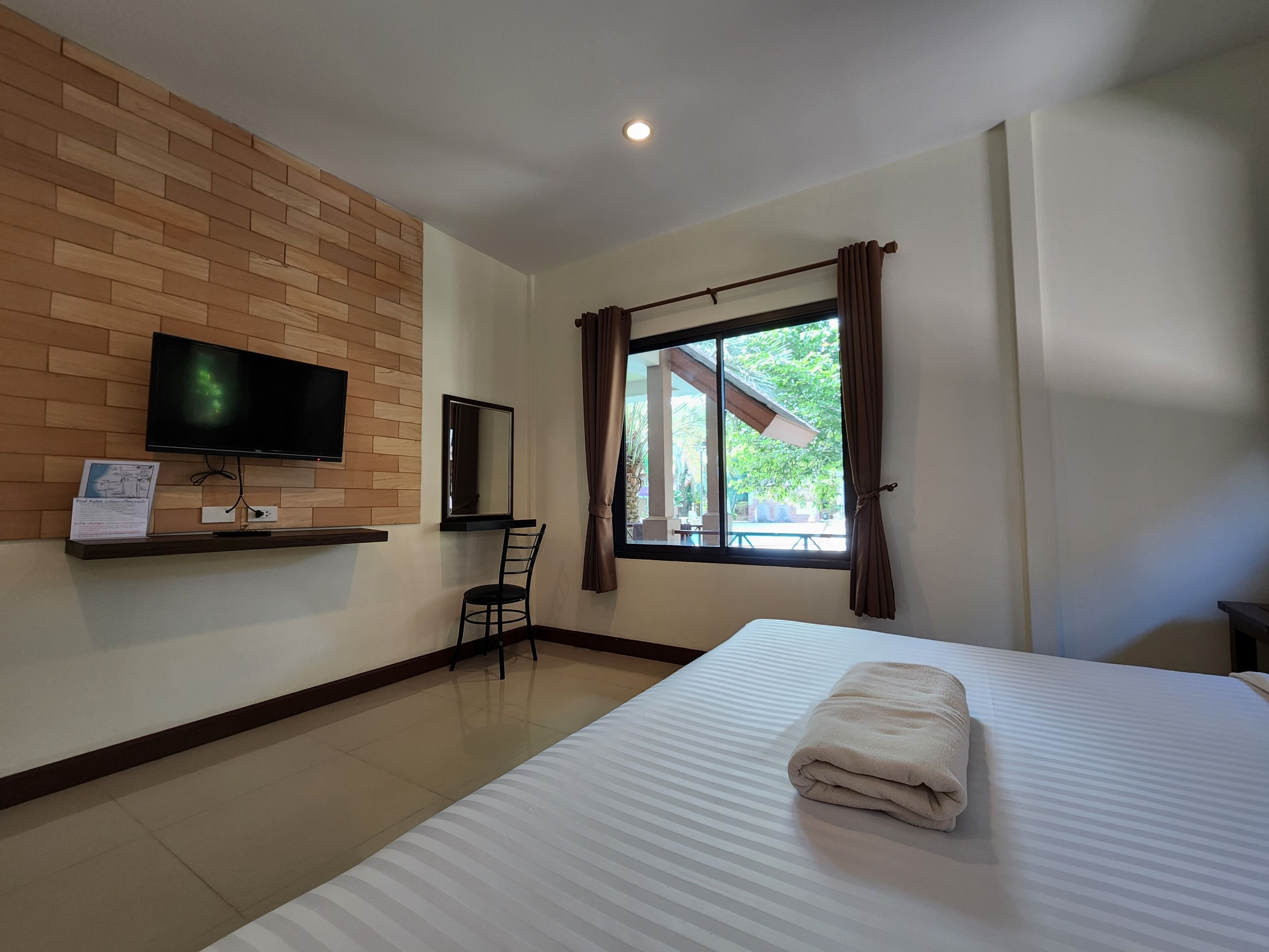 bungalow 2 bedrooms with living room (4 adults) | free wifi, bed sheets