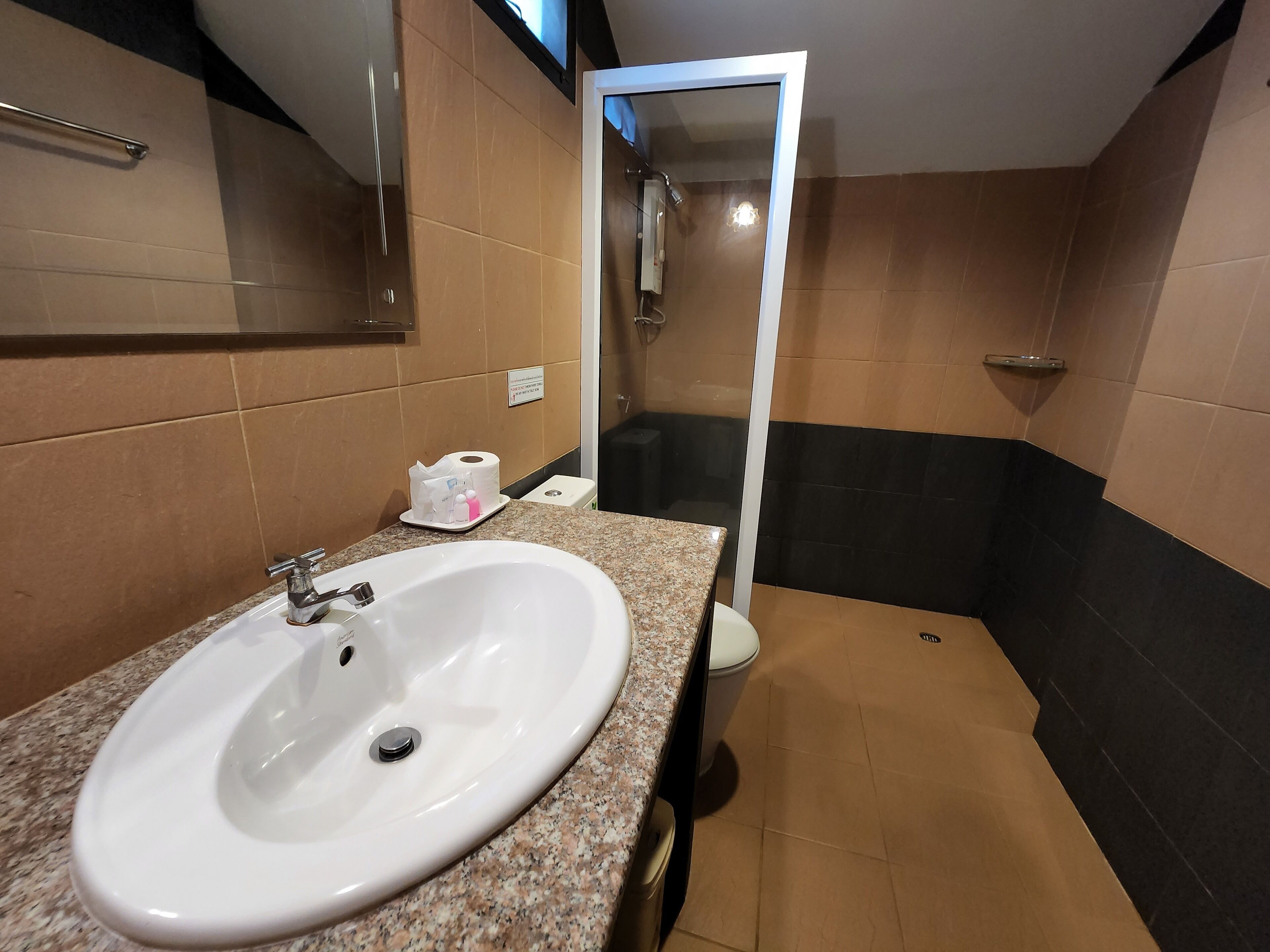 bungalow 2 bedroom no connecting door (4 adults)  | free wifi, bed sheets