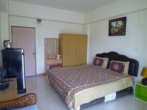 Single B | Cortinas blackout, insonorización, wifi gratis y ropa de cama 