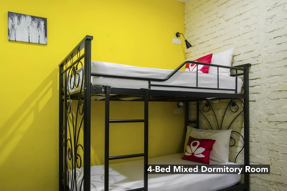 In-room safe, desk, bed sheets