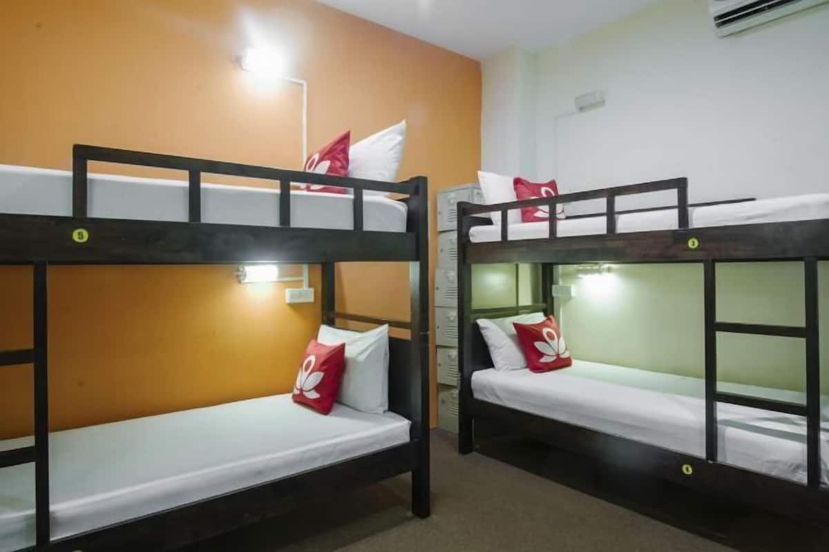 In-room safe, desk, bed sheets