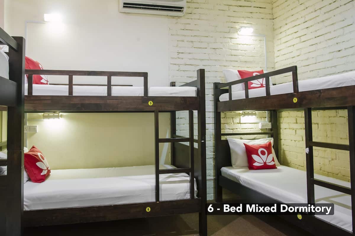 ベーシック 共同ドミトリー 女性限定 (6-Bed) | セーフティボックス (室内)、デスク、ベッドシーツ