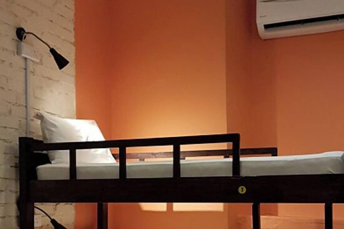 In-room safe, desk, bed sheets