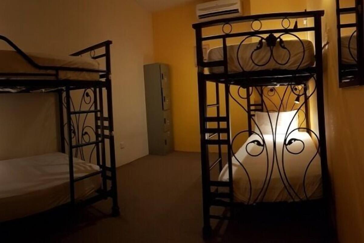 In-room safe, desk, bed sheets