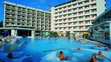 Piscine couverte, 3 piscines extérieures