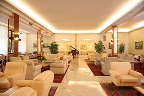 Lobby sitting area - Hotel Terme Marconi (Montegrotto Terme)