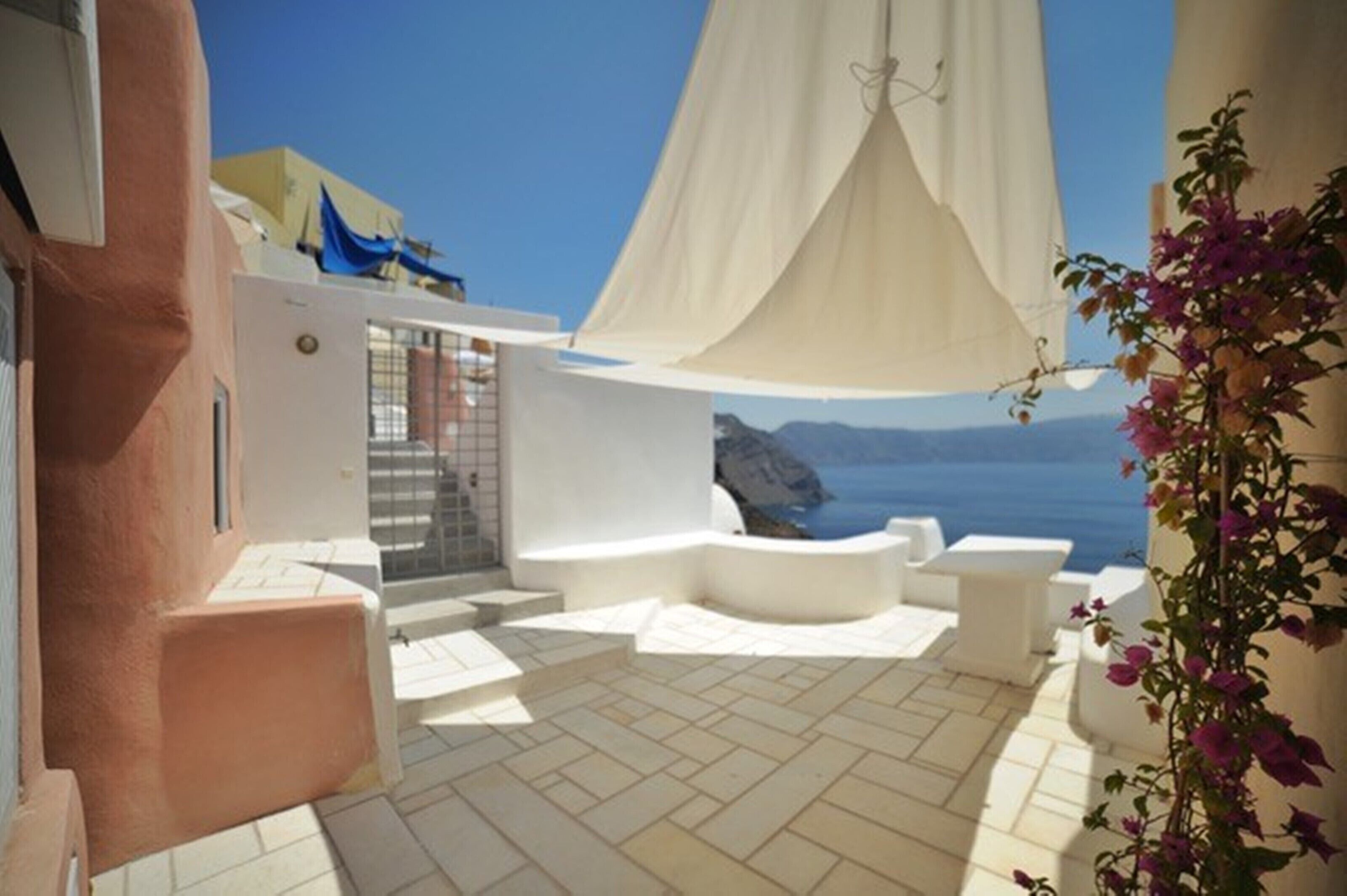 Amaya Bliss Villa with Caldera view and Outdoor Hot Tub | 客房内保险箱、特色装修、特色家居、笔记本电脑工作区