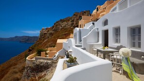 Amaya Horizon Villa, Caldera View-Outdoor Hot Tub | Terrace/patio - Amaya Selection of Villas (Santorini)