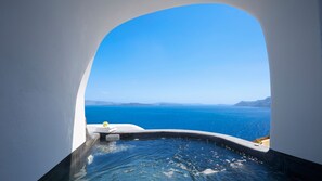 Amaya Horizon Villa, Caldera View-Outdoor Hot Tub | Private spa tub - Amaya Selection of Villas (Santorini)