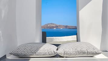 Amaya Sensational Villa Caldera View - Outdoor Hot Tub | Jetted bathtub