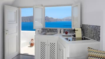 Amaya Sentiment Villa, Caldera View-Outdoor Hot Tub | 전용 간이 주방 | 대용량 냉장고, 에스프레소 메이커, 커피/티 메이커, 전기 주전자