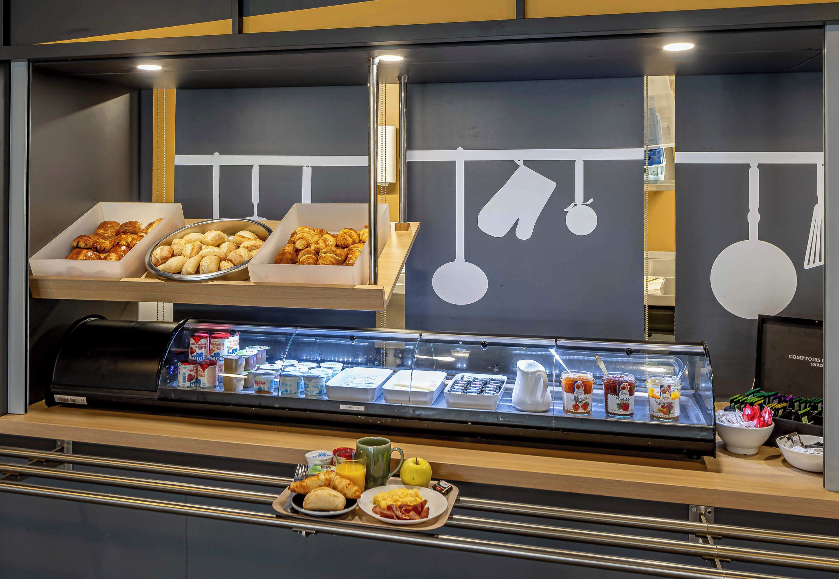 Petit déjeuner buffet servi tous les jours en supplément