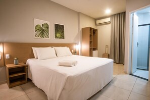 Minibar, desk, free WiFi, bed sheets - Marezzi Hotel (Aracaju)