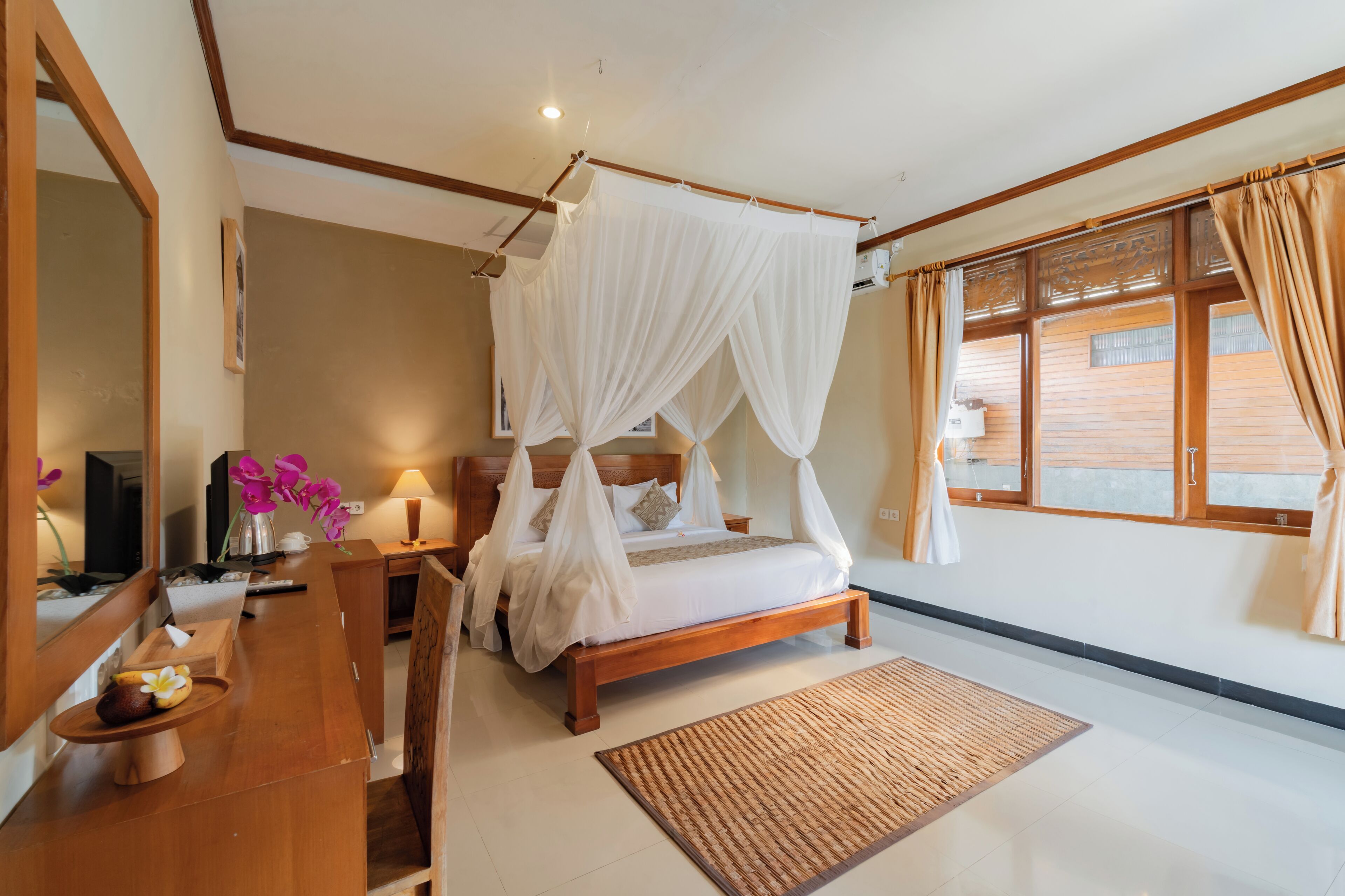 Deluxe-Zimmer | Zimmersafe, Schreibtisch, Verdunkelungsvorhänge, Bügeleisen/Bügelbrett