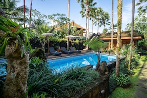 Outdoor pool, pool loungers