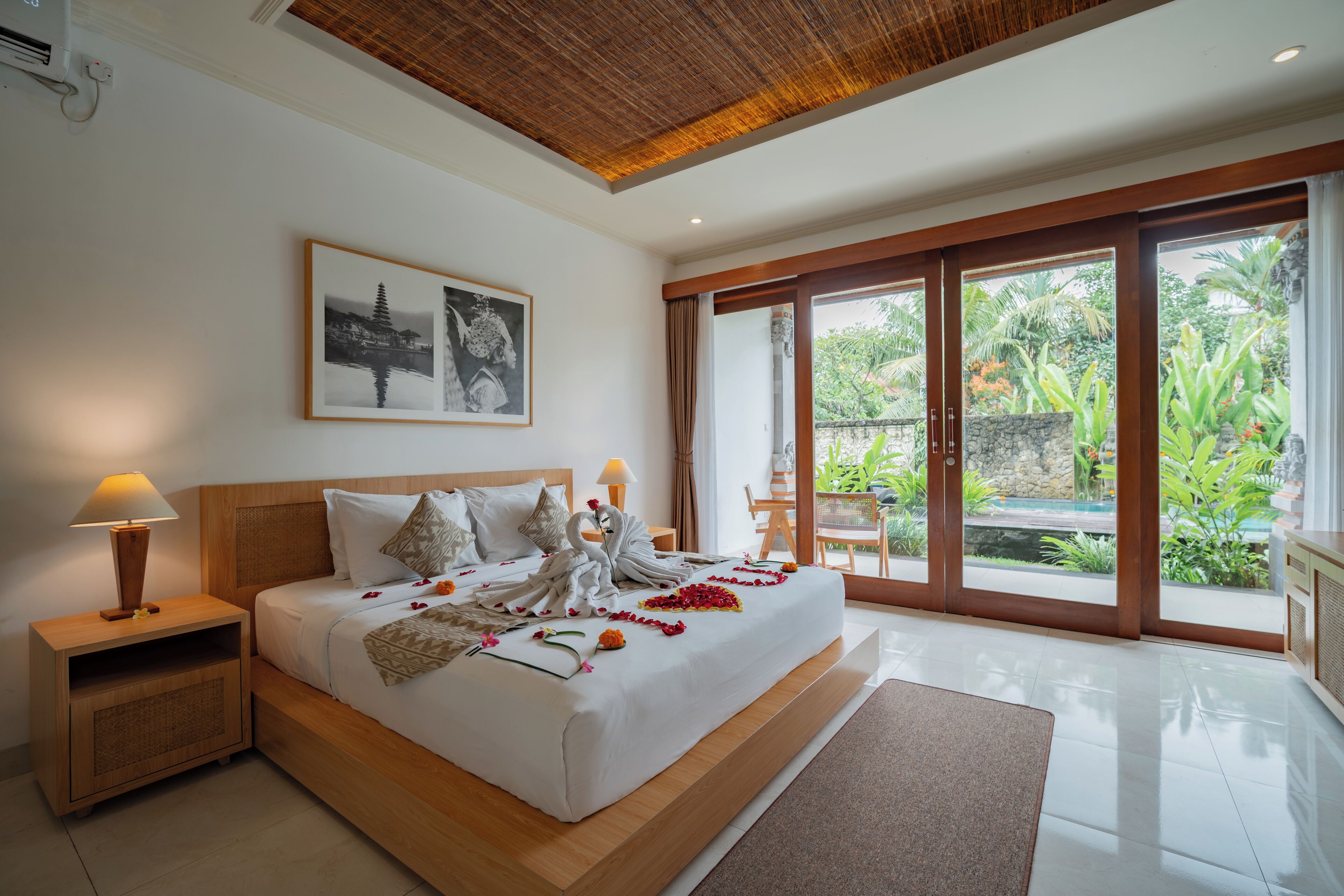 Deluxe-Suite | Zimmersafe, Schreibtisch, Verdunkelungsvorhänge, Bügeleisen/Bügelbrett